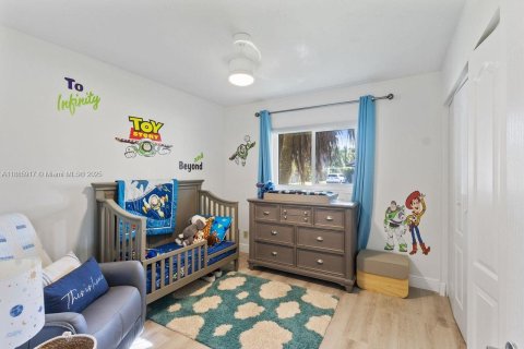 House in Miami, Florida 4 bedrooms, 183.3 sq.m. № 1932638 - photo 23