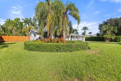 House in Miami, Florida 4 bedrooms, 183.3 sq.m. № 1932638 - photo 3