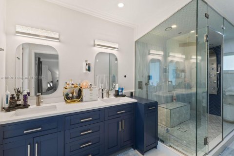 House in Miami, Florida 4 bedrooms, 183.3 sq.m. № 1932638 - photo 28