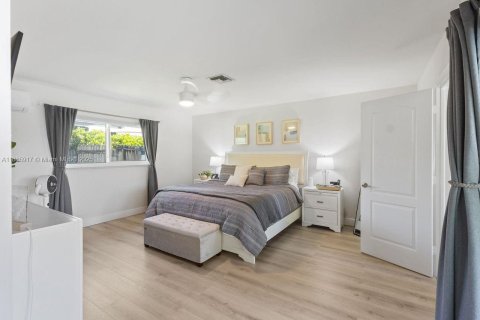 House in Miami, Florida 4 bedrooms, 183.3 sq.m. № 1932638 - photo 14