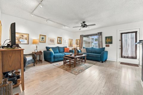 Condo in Delray Beach, Florida, 2 bedrooms  № 2392010 - photo 4
