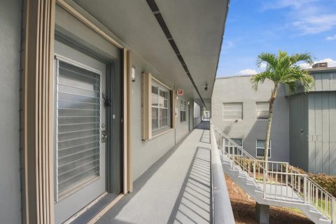 Condo in Delray Beach, Florida, 2 bedrooms  № 2392010 - photo 3