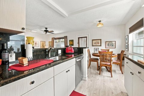Condo in Delray Beach, Florida, 2 bedrooms  № 2392010 - photo 11