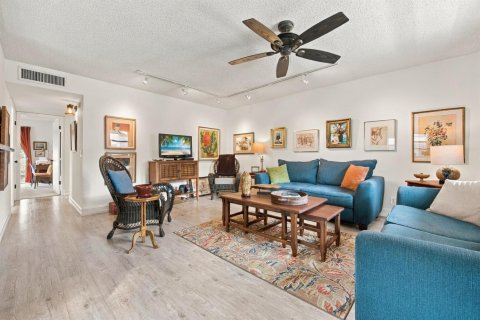 Condo in Delray Beach, Florida, 2 bedrooms  № 2392010 - photo 5