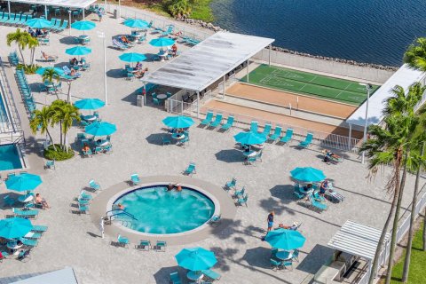 Condo in Delray Beach, Florida, 2 bedrooms  № 2392010 - photo 30
