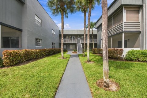 Condo in Delray Beach, Florida, 2 bedrooms  № 2392010 - photo 2