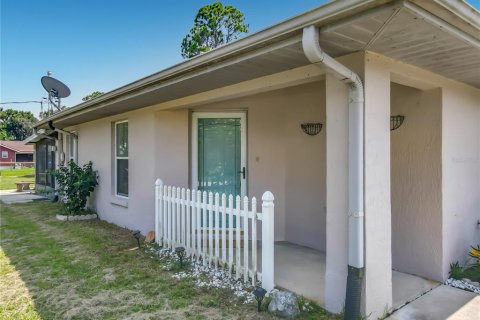 House in Fort MC Coy, Florida 3 bedrooms, 123.28 sq.m. № 2196290 - photo 11