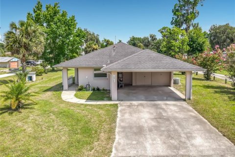 House in Fort MC Coy, Florida 3 bedrooms, 123.28 sq.m. № 2196290