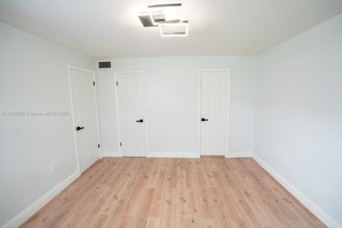 Condo in Sunrise, Florida, 2 bedrooms  № 1820429 - photo 25