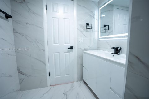 Condo in Sunrise, Florida, 2 bedrooms  № 1820429 - photo 30