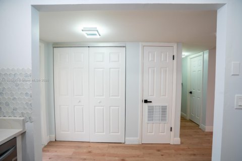 Condo in Sunrise, Florida, 2 bedrooms  № 1820429 - photo 21