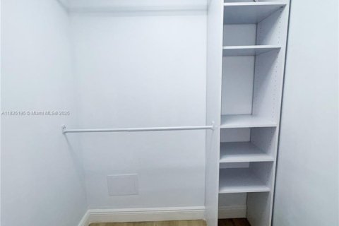 Condo in Sunrise, Florida, 2 bedrooms  № 1820429 - photo 27