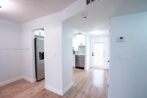Condo in Sunrise, Florida, 2 bedrooms  № 1820429 - photo 6