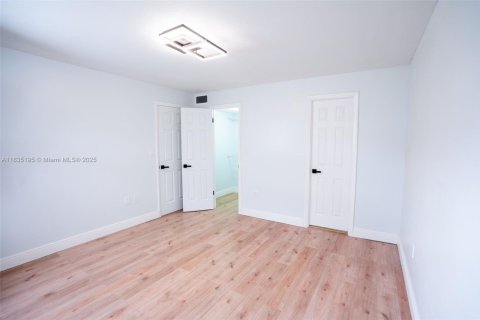 Condo in Sunrise, Florida, 2 bedrooms  № 1820429 - photo 24