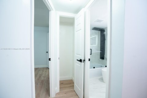 Condo in Sunrise, Florida, 2 bedrooms  № 1820429 - photo 22