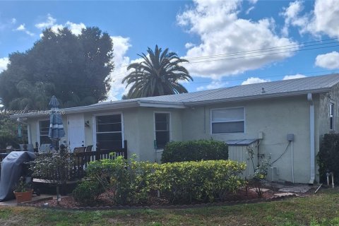 Casa en venta en Stuart, Florida, 2 dormitorios, 265.7 m2 № 2049632 - foto 2