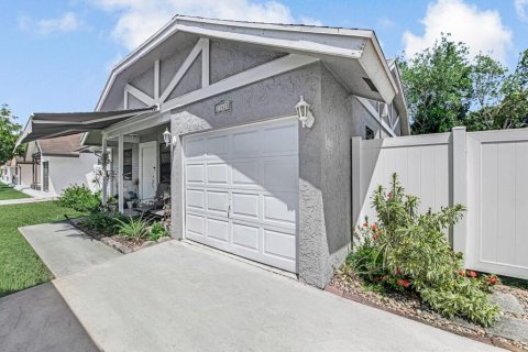 House in Boca Raton, Florida 2 bedrooms, 85.75 sq.m. № 2180017 - photo 5