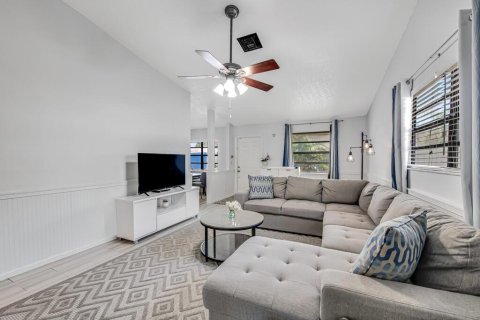 House in Boca Raton, Florida 2 bedrooms, 85.75 sq.m. № 2180017 - photo 10