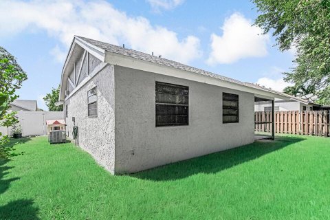 House in Boca Raton, Florida 2 bedrooms, 85.75 sq.m. № 2180017 - photo 28