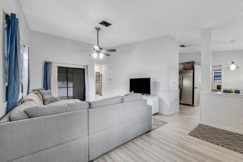 House in Boca Raton, Florida 2 bedrooms, 85.75 sq.m. № 2180017 - photo 9