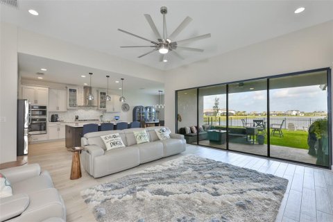House in Apollo Beach, Florida 6 bedrooms, 335.28 sq.m. № 2109794 - photo 8