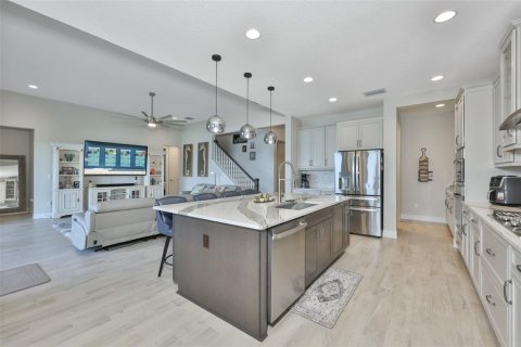 House in Apollo Beach, Florida 6 bedrooms, 335.28 sq.m. № 2109794 - photo 4