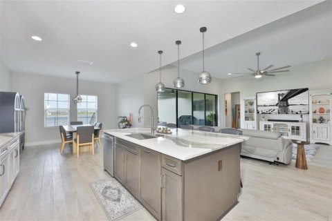 House in Apollo Beach, Florida 6 bedrooms, 335.28 sq.m. № 2109794 - photo 16