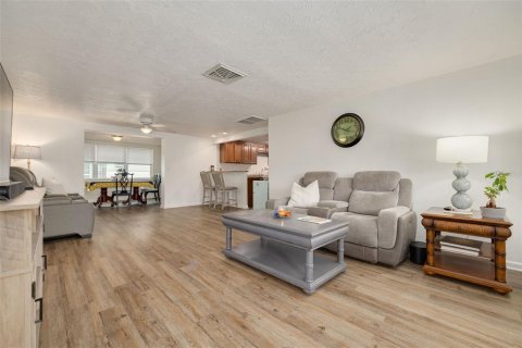 Villa ou maison à vendre à New Port Richey, Floride: 3 chambres, 121.7 m2 № 2399523 - photo 7
