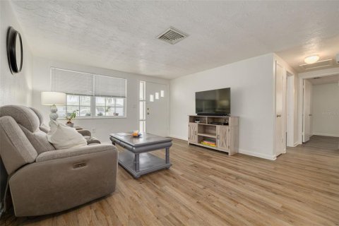 Villa ou maison à vendre à New Port Richey, Floride: 3 chambres, 121.7 m2 № 2399523 - photo 8
