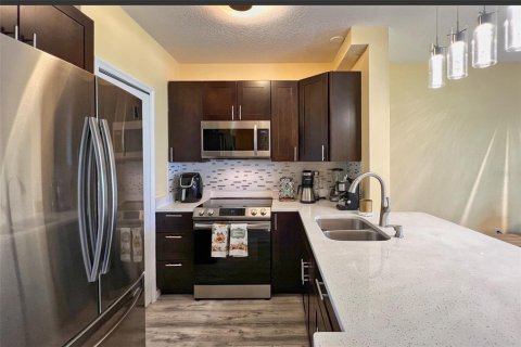 Townhouse in Lakewood Ranch, Florida 3 bedrooms, 143.07 sq.m. № 1894536 - photo 9