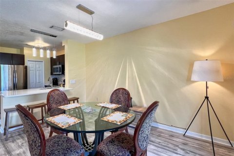 Townhouse in Lakewood Ranch, Florida 3 bedrooms, 143.07 sq.m. № 1894536 - photo 11