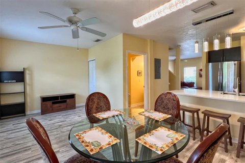 Townhouse in Lakewood Ranch, Florida 3 bedrooms, 143.07 sq.m. № 1894536 - photo 12