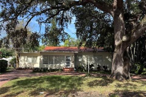 House in Miami Springs, Florida 4 bedrooms, 145.95 sq.m. № 1968815 - photo 3