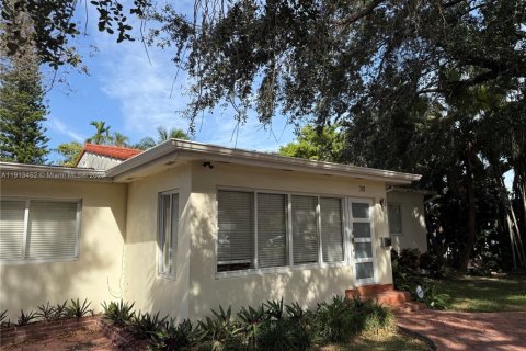 House in Miami Springs, Florida 4 bedrooms, 145.95 sq.m. № 1968815 - photo 7