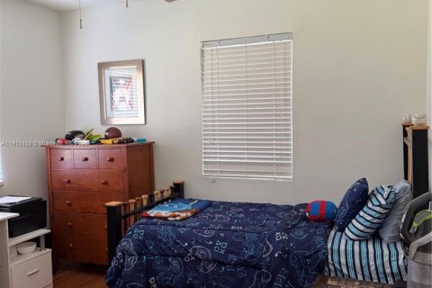 House in Miami Springs, Florida 4 bedrooms, 145.95 sq.m. № 1968815 - photo 22