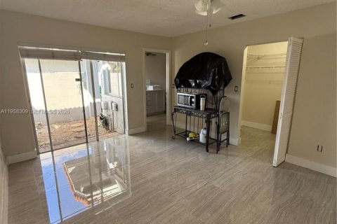 Купить виллу или дом в Хайалиа, Флорида 3 спальни, 144.28м2, № 2017918 - фото 11