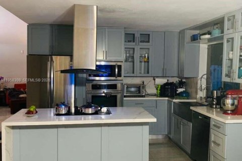 Casa en Hialeah, Florida 3 dormitorios, 144.28 m2 № 2017918