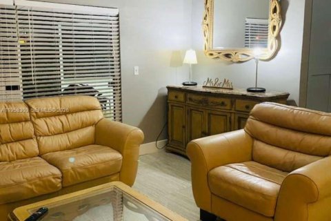 Casa en venta en Hialeah, Florida, 3 dormitorios, 144.28 m2 № 2017918 - foto 7