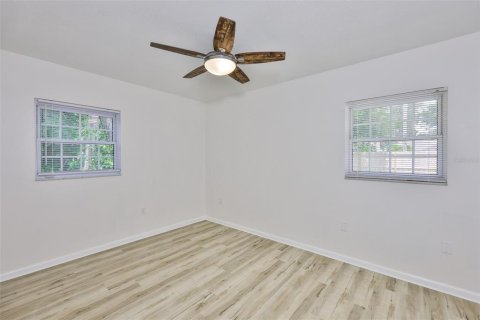 Villa ou maison à louer à Brandon, Floride: 4 chambres, 147.99 m2 № 2415497 - photo 21