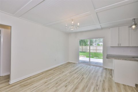 Villa ou maison à louer à Brandon, Floride: 4 chambres, 147.99 m2 № 2415497 - photo 16