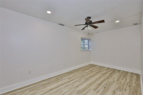 Villa ou maison à louer à Brandon, Floride: 4 chambres, 147.99 m2 № 2415497 - photo 27