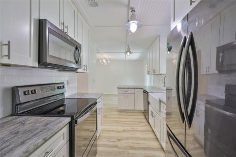 Villa ou maison à louer à Brandon, Floride: 4 chambres, 147.99 m2 № 2415497 - photo 15