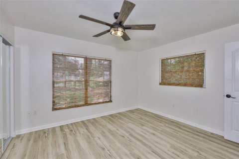 Villa ou maison à louer à Brandon, Floride: 4 chambres, 147.99 m2 № 2415497 - photo 17
