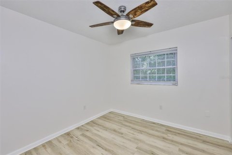 Villa ou maison à louer à Brandon, Floride: 4 chambres, 147.99 m2 № 2415497 - photo 23