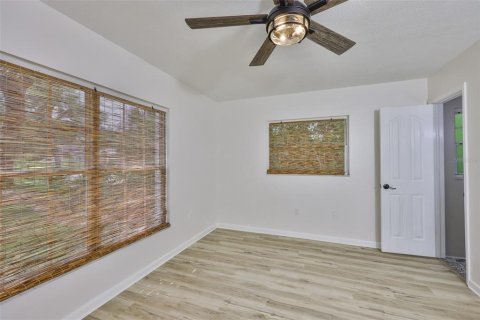 Villa ou maison à louer à Brandon, Floride: 4 chambres, 147.99 m2 № 2415497 - photo 18