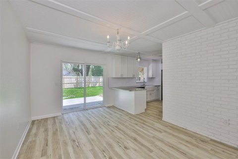 Villa ou maison à louer à Brandon, Floride: 4 chambres, 147.99 m2 № 2415497 - photo 9