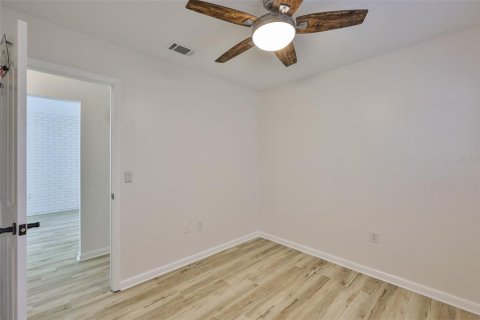 Villa ou maison à louer à Brandon, Floride: 4 chambres, 147.99 m2 № 2415497 - photo 24