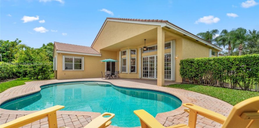 Villa ou maison à Miramar, Floride 5 chambres, 261.06 m2 № 1957870