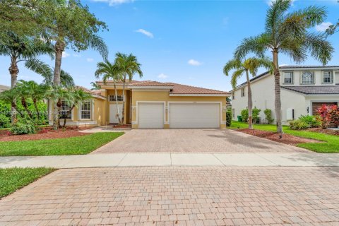 Villa ou maison à vendre à Miramar, Floride: 5 chambres, 261.06 m2 № 1957870 - photo 3