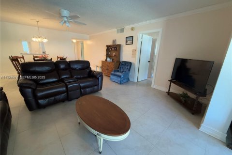 Copropriété à vendre à Lauderdale Lakes, Floride: 2 chambres, 101.08 m2 № 1983473 - photo 19